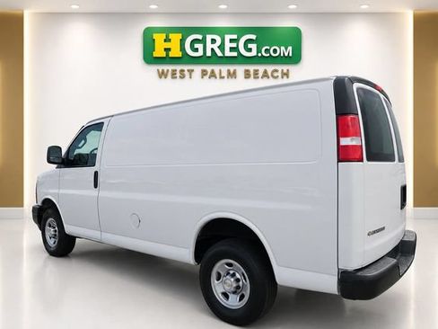 Used 2021 Chevrolet Express 2500 RWD image 2