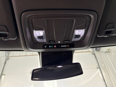Used 2024 GMC Sierra 1500 SLT AWD/4WD image 33
