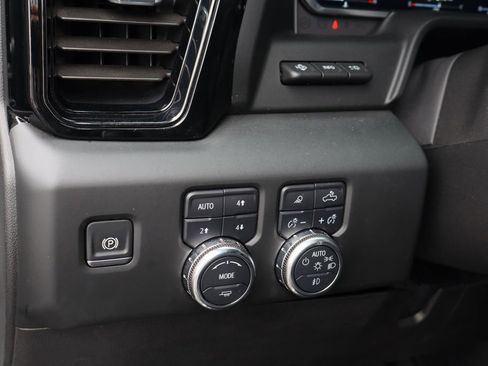 Used 2024 GMC Sierra 2500 AT4X image 12