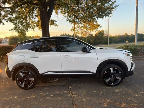 New 2026 Nissan Kicks SR image 8