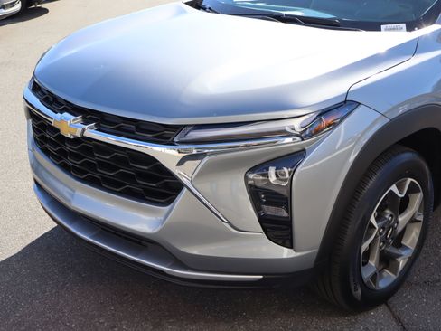 Certified 2024 Chevrolet Trax LT image 6