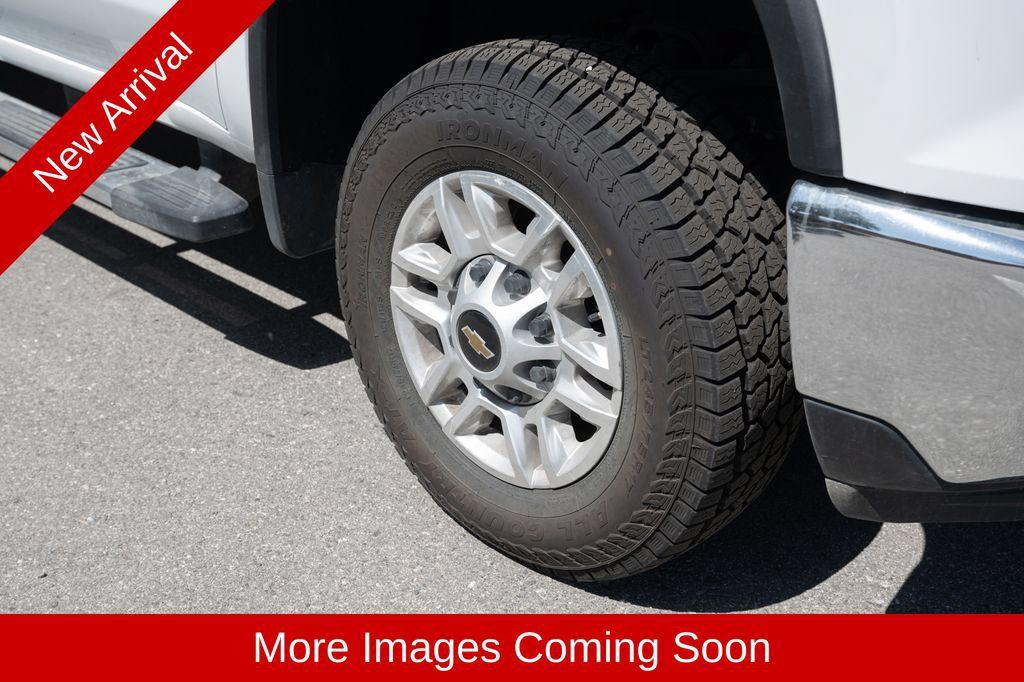 Used 2025 Chevrolet Silverado 2500 LT w/ Convenience Package AWD/4WD image 5