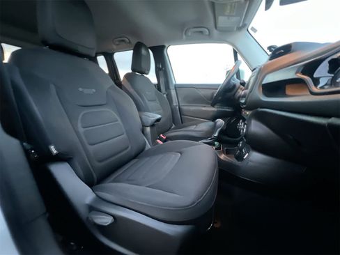 Used 2017 Jeep Renegade Altitude image 21