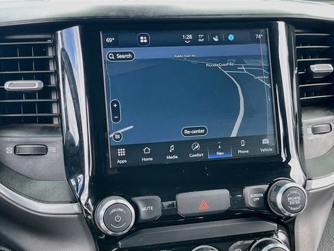 Used 2022 RAM 1500 Big Horn AWD/4WD image 13
