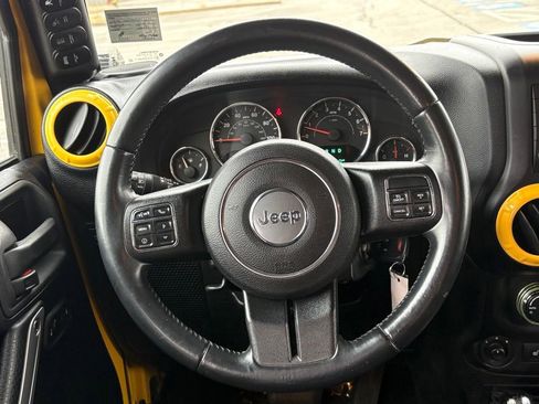 Used 2015 Jeep Wrangler Unlimited Rubicon w/ Connectivity Group image 22