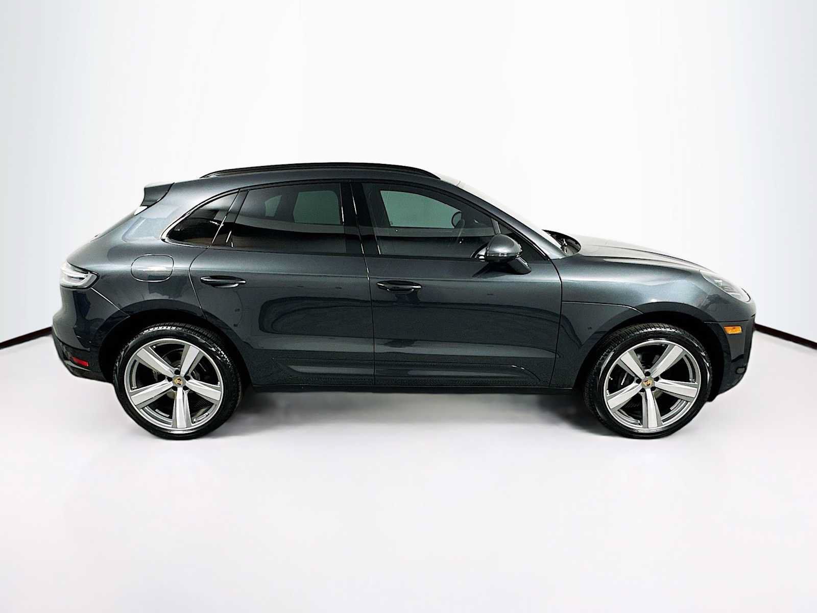 Certified 2026 Porsche Macan AWD/4WD image 8