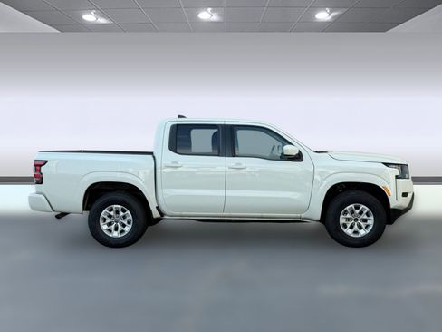Used 2024 Nissan Frontier SV AWD/4WD image 8