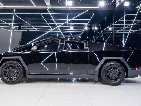 Used 2024 Tesla Cybertruck AWD Crew Cab image 9