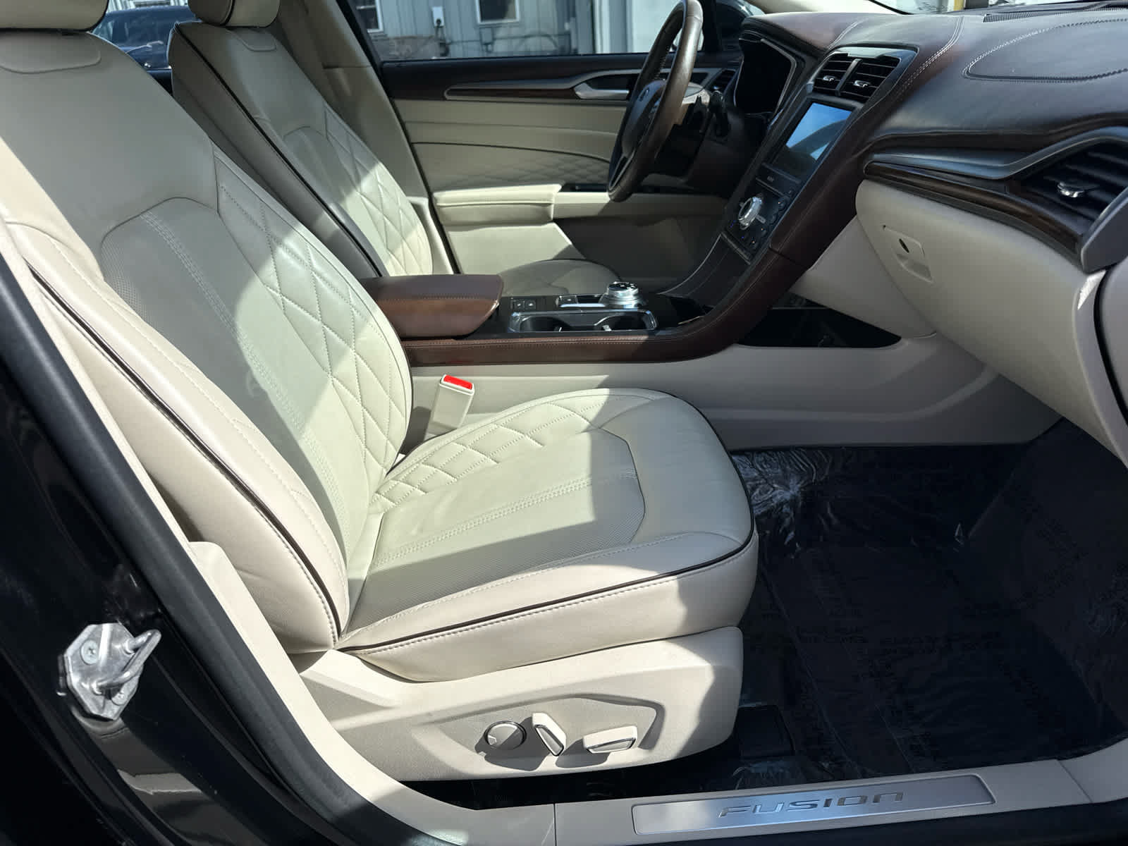Used 2017 Ford Fusion Platinum AWD/4WD image 12