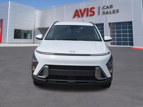 Used 2025 Hyundai Kona SEL FWD image 2