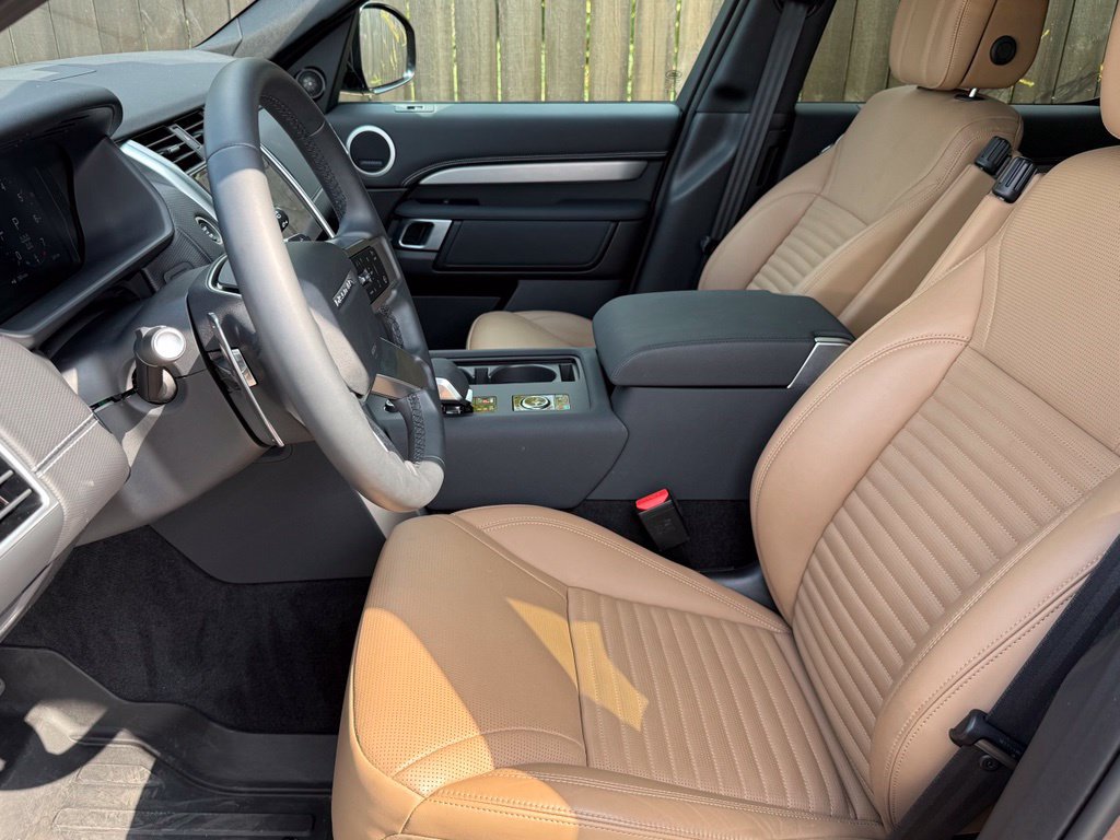 Certified 2026 Land Rover Discovery Limited Edition AWD/4WD image 10