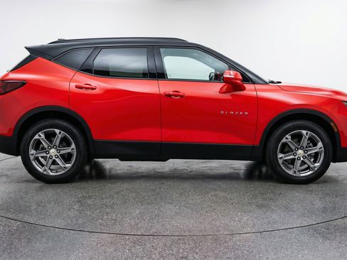 Used 2025 Chevrolet Blazer LT FWD image 11