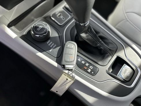 Used 2021 Jeep Cherokee Latitude Plus image 37