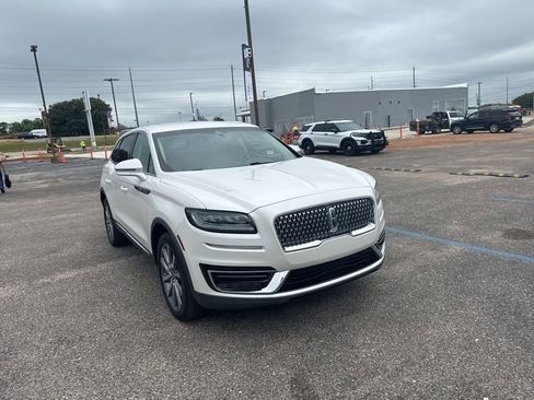Used 2019 Lincoln Nautilus Select FWD image 2