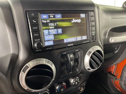 Used 2014 Jeep Wrangler Unlimited Sahara w/ Dual Top Group AWD/4WD image 5