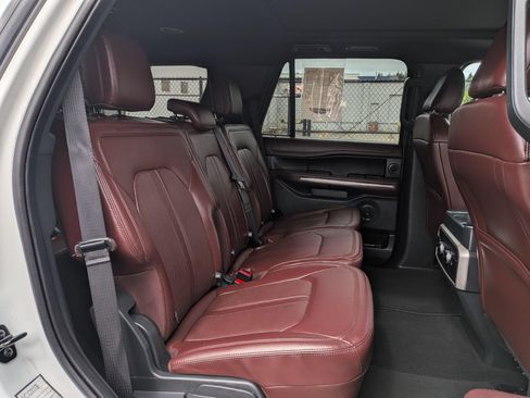 Used 2024 Ford Expedition Limited RWD image 8