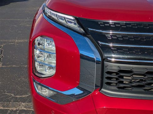 Used 2024 Mitsubishi Outlander SE image 10