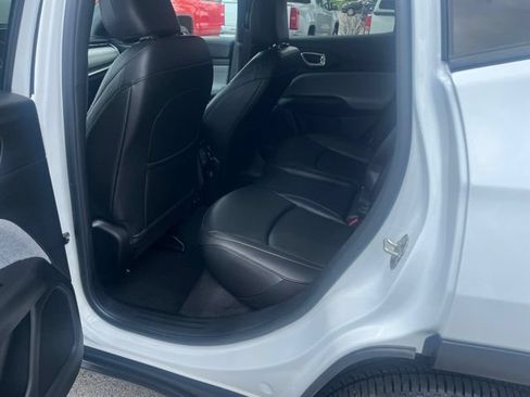 Used 2023 Jeep Compass Latitude AWD/4WD image 22