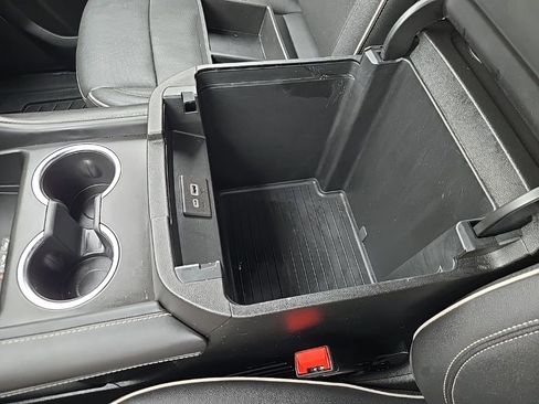 Used 2023 GMC Yukon SLT w/ SLT Premium Package image 34