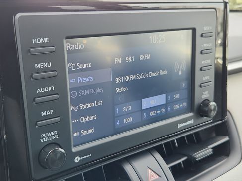 Used 2022 Toyota RAV4 XLE w/ Convenience Package image 20