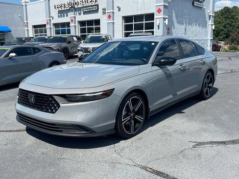 Used 2025 Honda Accord Sport image 3