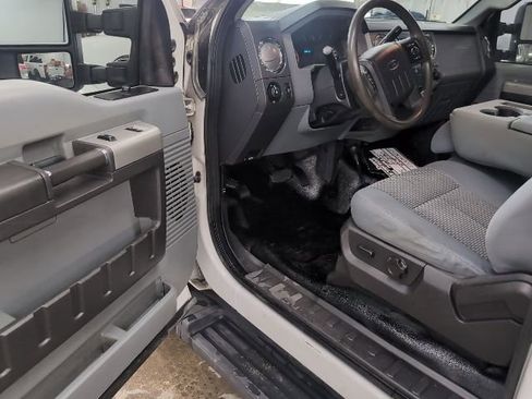 Used 2015 Ford F250 XLT w/ XLT Interior Package image 7