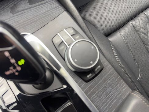 Used 2022 BMW 530i w/ Premium Package image 70