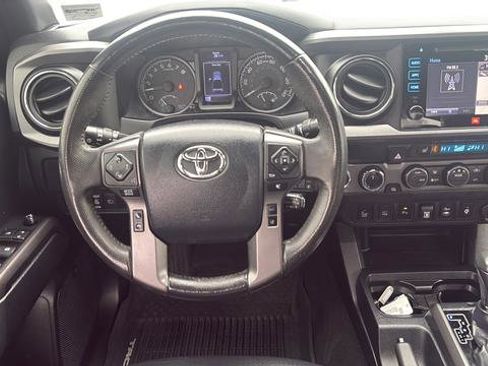 Used 2019 Toyota Tacoma TRD Off-Road image 12