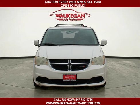 Used 2012 Dodge Grand Caravan SXT image 2