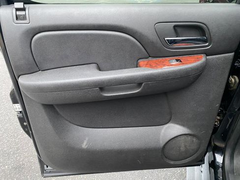 Used 2012 Chevrolet Avalanche LTZ image 24