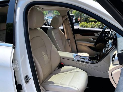 Certified 2022 Mercedes-Benz GLC 300 4MATIC w/ Driver Assistance Package image 9