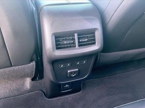 Used 2024 Chevrolet Equinox Premier image 26