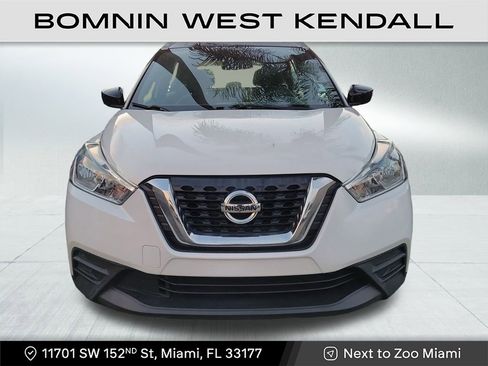 Used 2019 Nissan Kicks SV image 2