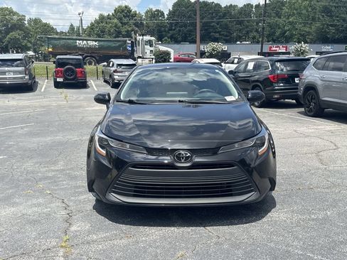 Used 2024 Toyota Corolla LE FWD image 2