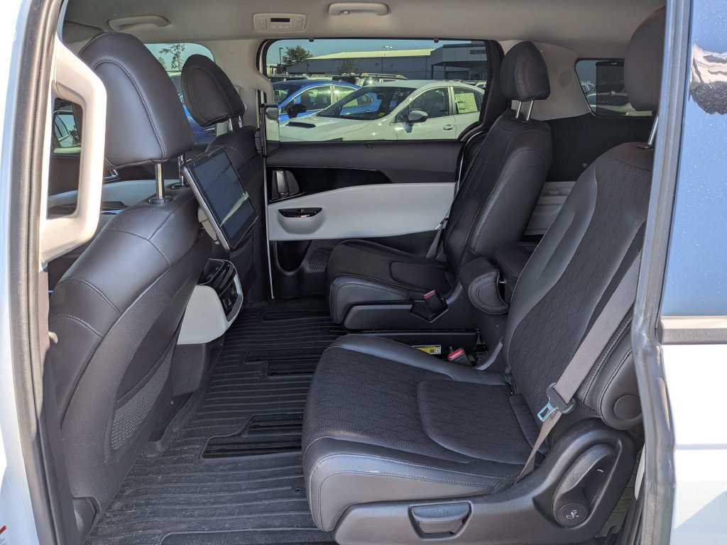 Used 2024 Kia Carnival SX FWD image 16