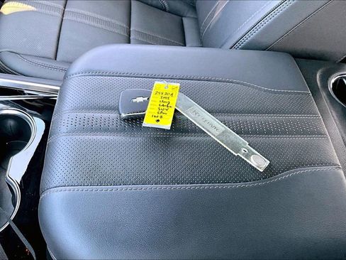 Used 2025 Chevrolet Suburban High Country RWD image 36