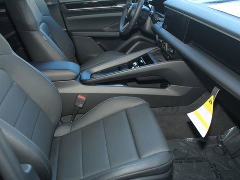 New 2026 Porsche Macan 4 Electric image 25