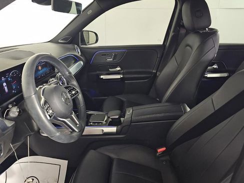 Used 2023 Mercedes-Benz GLB 250 4MATIC w/ Premium Package image 3