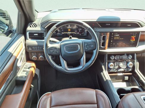 Used 2024 GMC Yukon XL Denali Ultimate AWD/4WD image 7