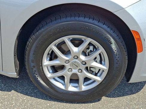 Certified 2024 Chrysler Pacifica Touring-L FWD image 8