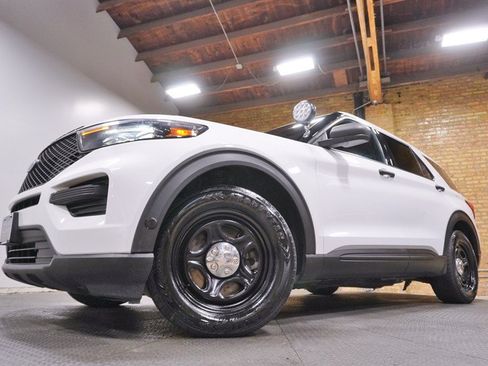 Used 2021 Ford Explorer 4WD Police Interceptor w/ Ultimate Wiring Package image 3