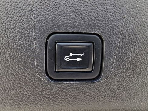Used 2021 Chevrolet Traverse LT AWD/4WD image 30
