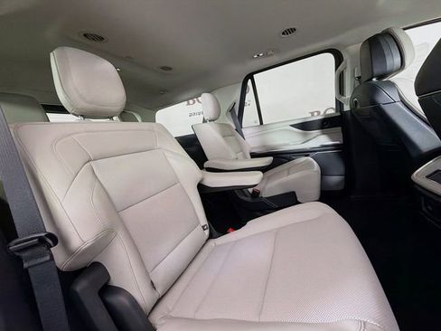 New 2026 Lincoln Navigator Premiere AWD/4WD image 32