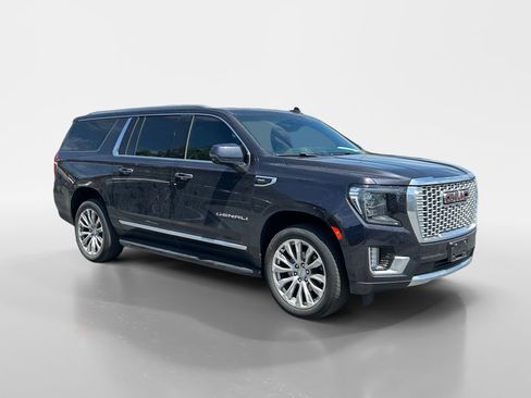 Used 2024 GMC Yukon XL Denali w/ Advanced Technology Package AWD/4WD image 6