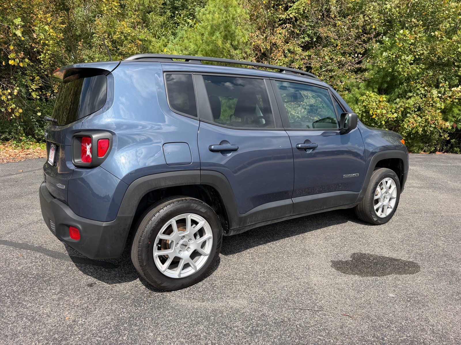 Used 2022 Jeep Renegade Latitude w/ Convenience Group AWD/4WD image 16