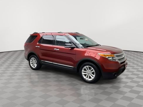 Used 2014 Ford Explorer XLT w/ Equipment Group 202A AWD/4WD image 34