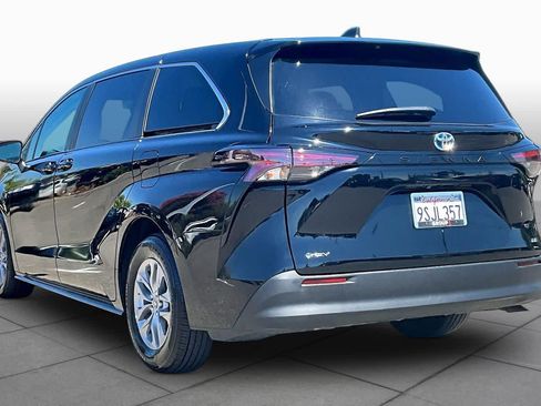 Certified 2025 Toyota Sienna LE FWD image 11