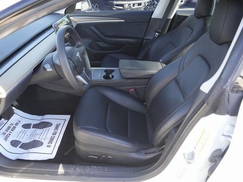 Used 2023 Tesla Model 3 Standard Range image 9