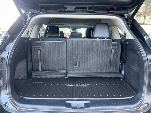 Used 2022 Toyota Highlander XLE image 28