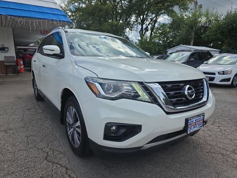 Used 2017 Nissan Pathfinder SV w/ SV Tech Package image 5